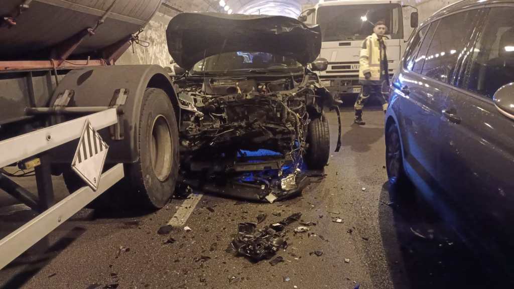 Maxi tamponamento in galleria e autostrada paralizzata tra Rometta e Milazzo