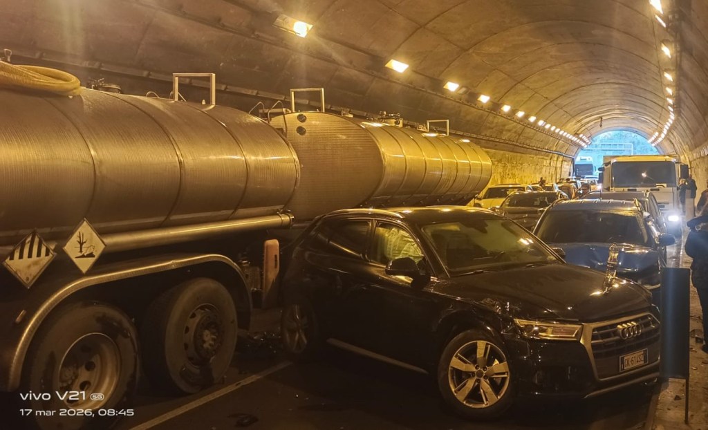 Maxi tamponamento in galleria e autostrada paralizzata tra Rometta e Milazzo