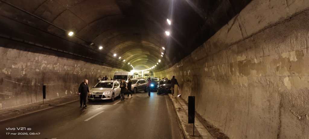 Maxi tamponamento in galleria e autostrada paralizzata tra Rometta e Milazzo