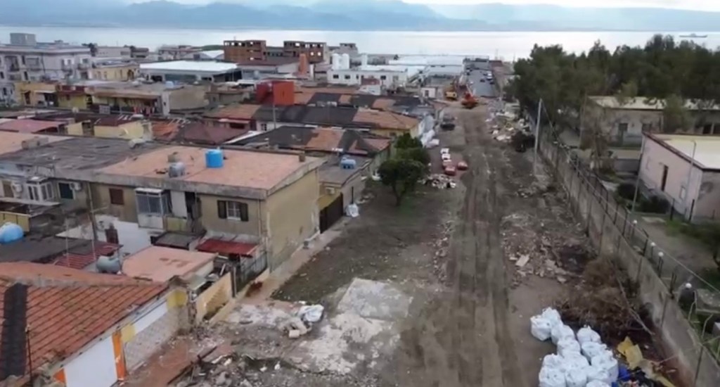 via Quinto Ennio liberata dalle baracche drone 