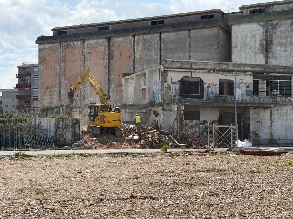 demolizione ex casa del portuale