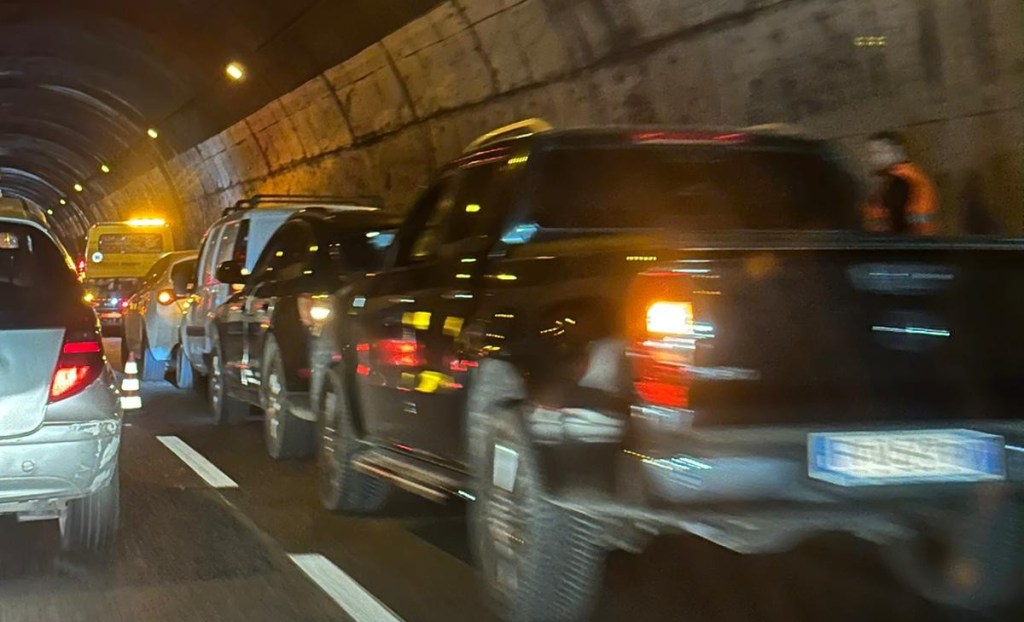 Coda in tangenziale per incidente prima di Messina-Gazzi, nella foto i 4 mezzi coinvolti