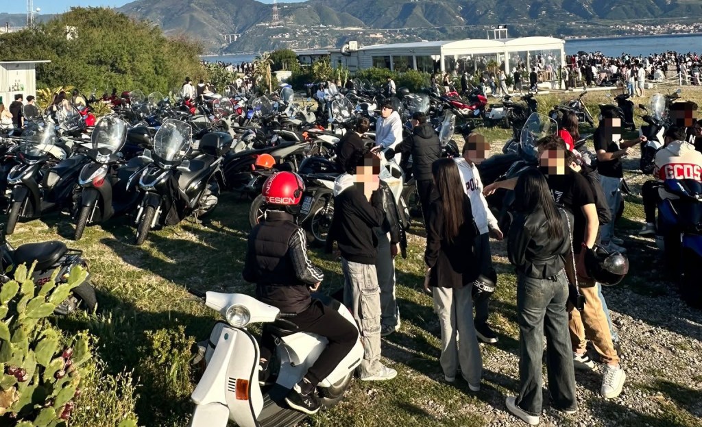 "Parcheggi selvaggi e musica ad alto volume: domenica di caos a Capo Peloro"