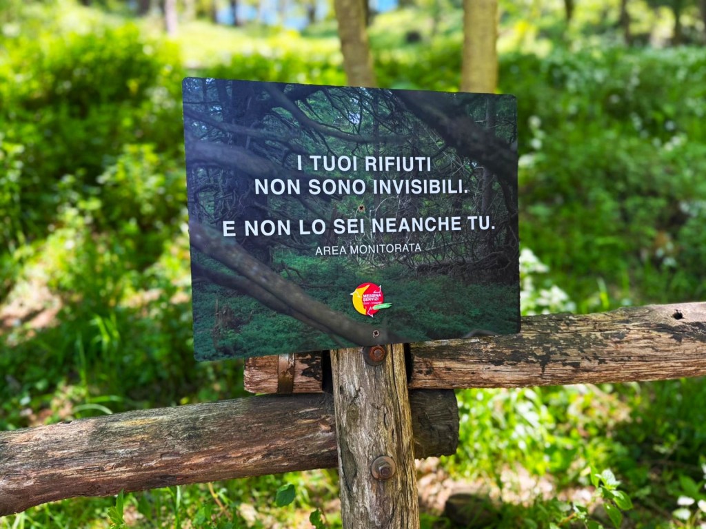 "I Colli San Rizzo non sono la tua discarica": i cartelli di Messina Servizi