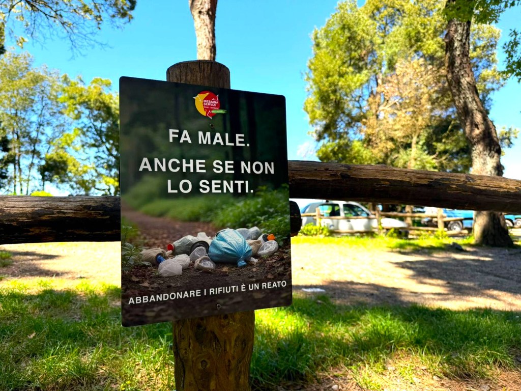 "I Colli San Rizzo non sono la tua discarica": i cartelli di Messina Servizi