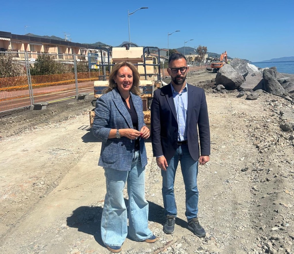 L'assessora Savarino e il sindaco di S. Teresa, Danilo Lo Giudice