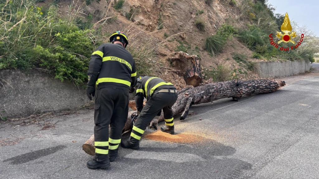 Intervento vigili del fuoco a Massa San Giovanni