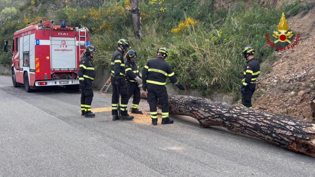 Intervento vigili del fuoco a Massa San Giovanni