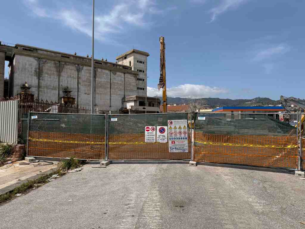 demolita casa del portuale