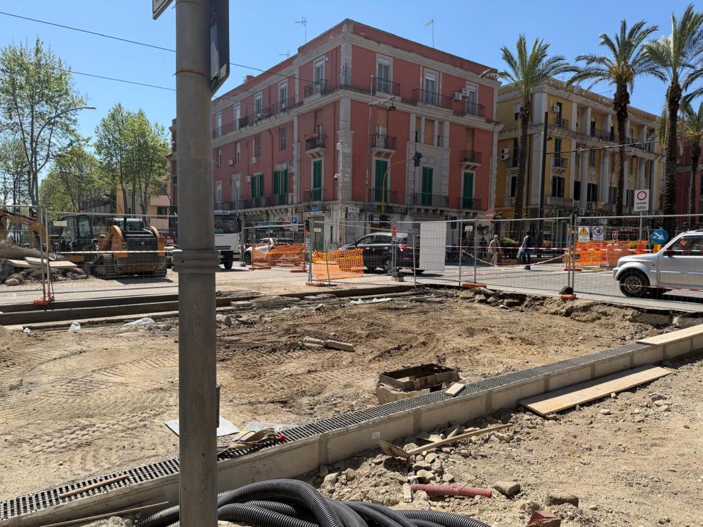 lavori isola pedonale viale san martino