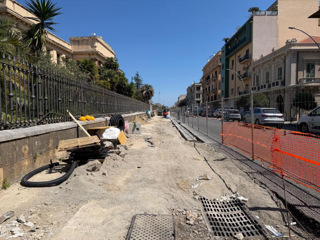 lavori pista ciclabile via cesare battisti