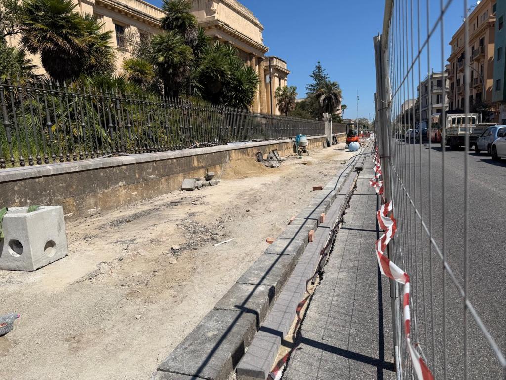 lavori pista ciclabile via cesare battisti