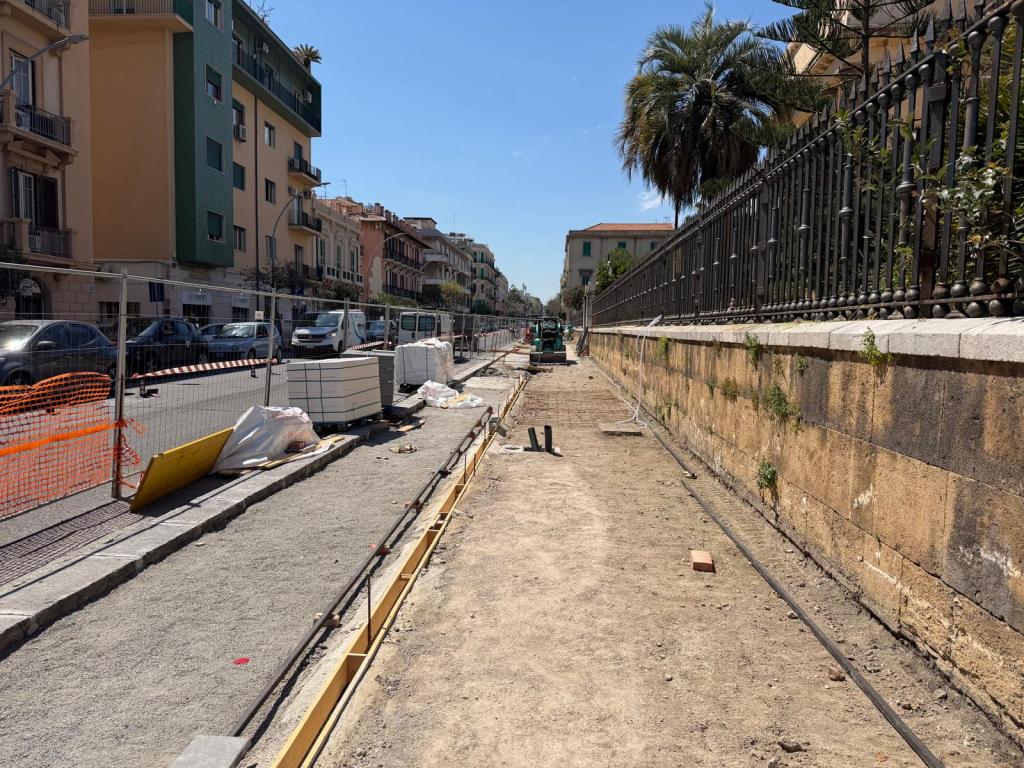 lavori pista ciclabile via cesare battisti