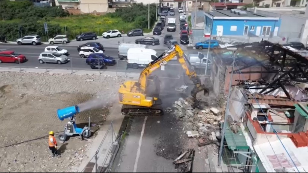 demolizioni rione taormina lotto 2