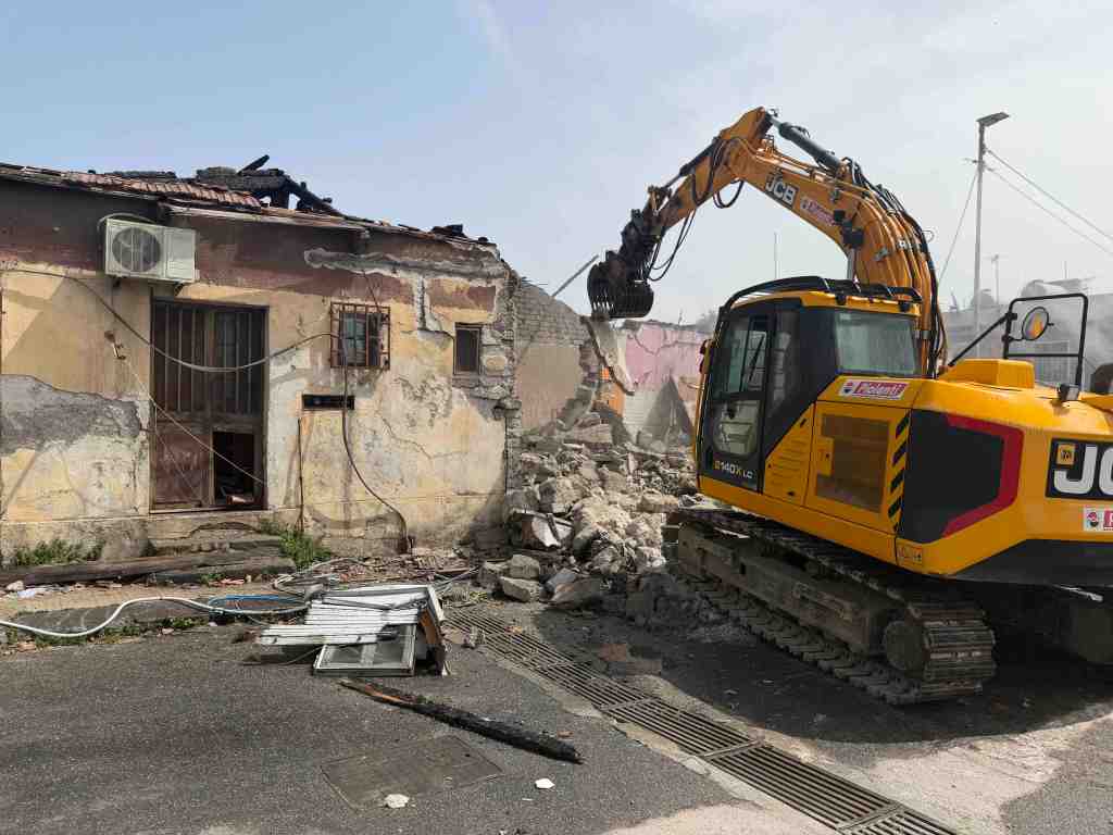 demolizioni rione taormina lotto 2