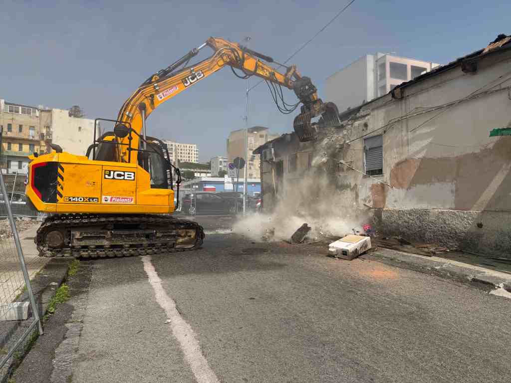 demolizioni rione taormina lotto 2
