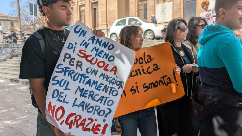 Sciopero Flc Cgil a Messina contro la riforma degli istituti tecnici