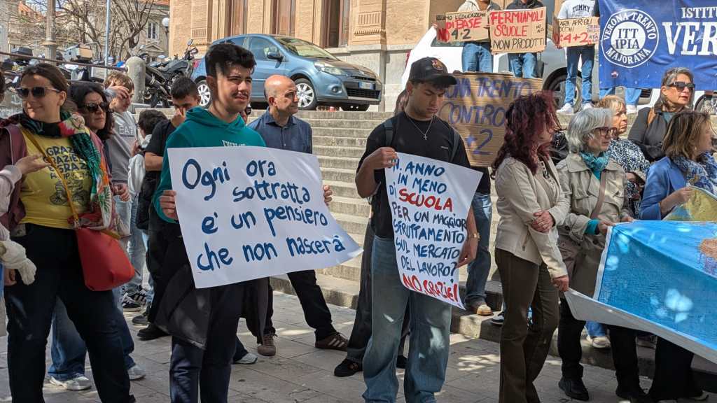 Sciopero Flc Cgil a Messina contro la riforma degli istituti tecnici
