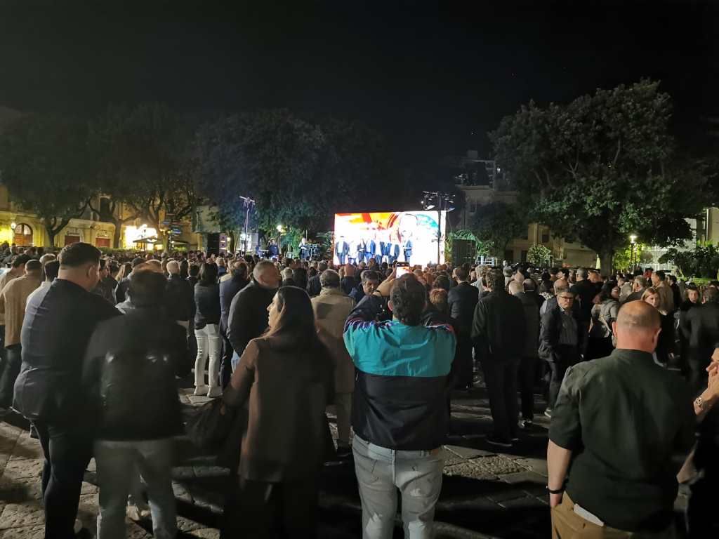 Comizio finale per Basile