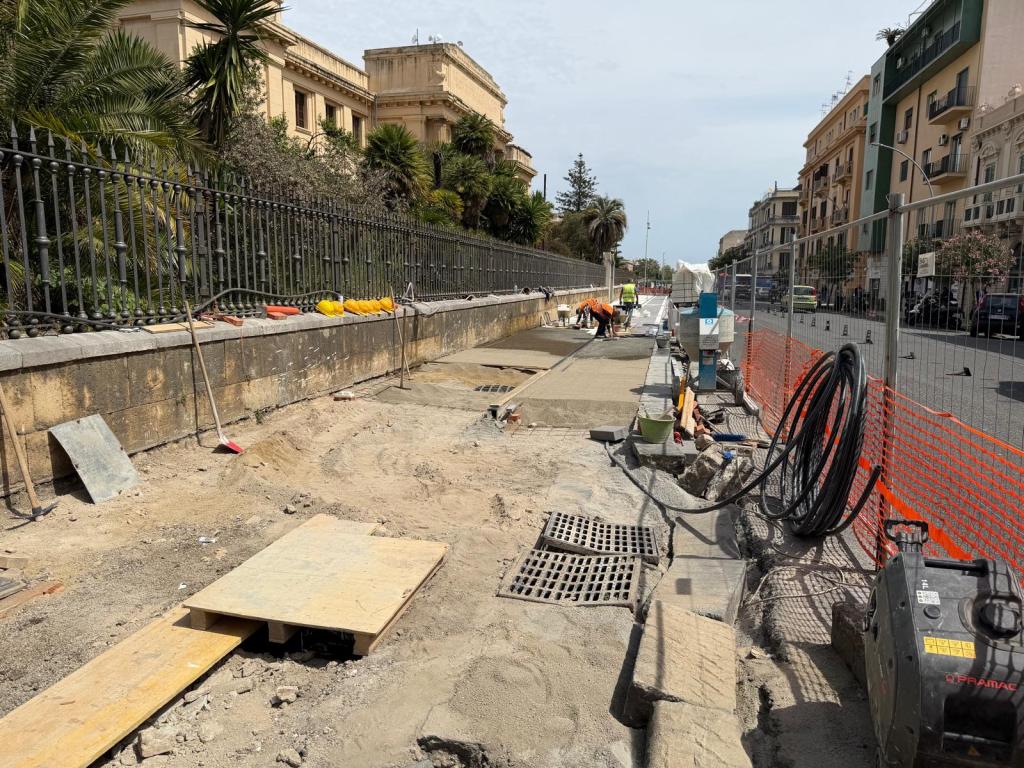 lavori pista ciclabile via cesare battisti