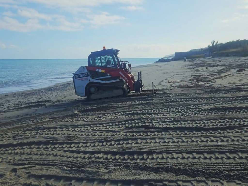 6Pulizia nelle spiagge di Messina