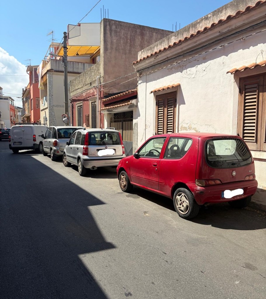 Auto in divieto di sosta Pozzo Giudeo