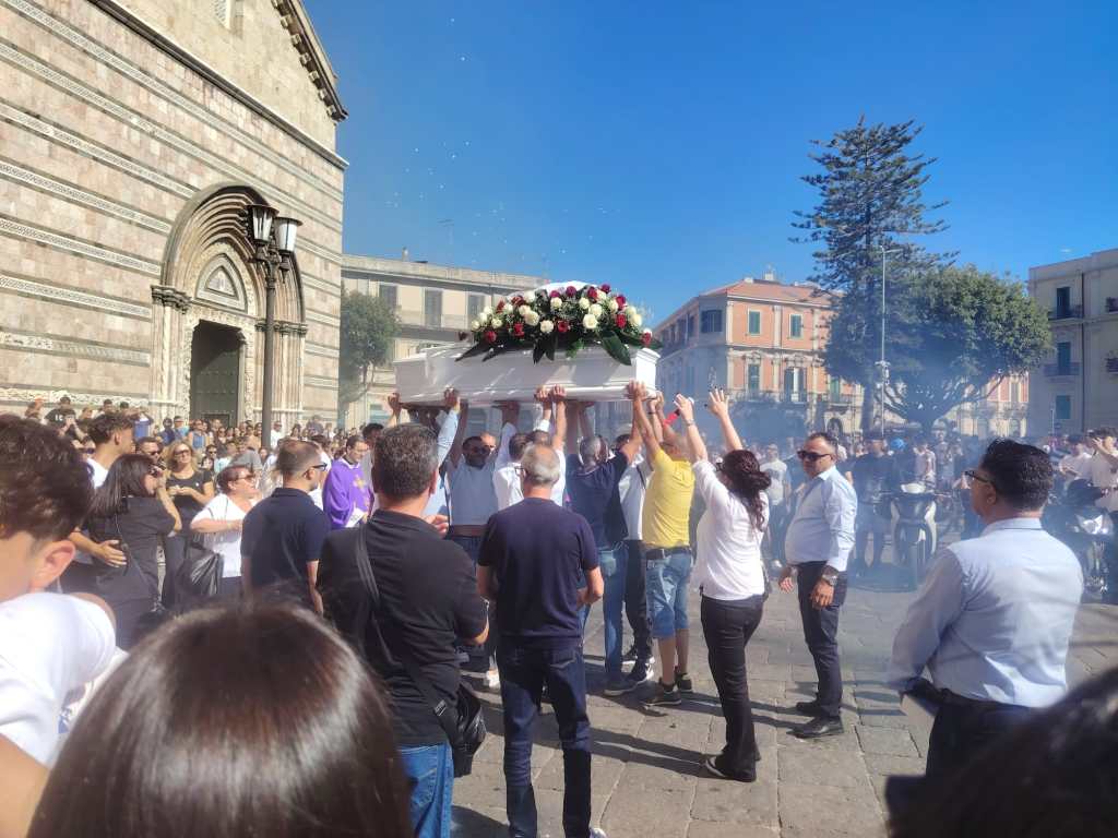 Bara bianca, funerali di Riccardo Coglitore