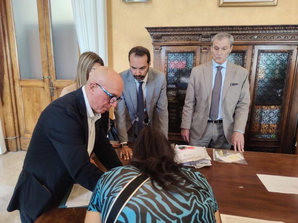 Consegna chiavi alle famiglie del rione Taormina