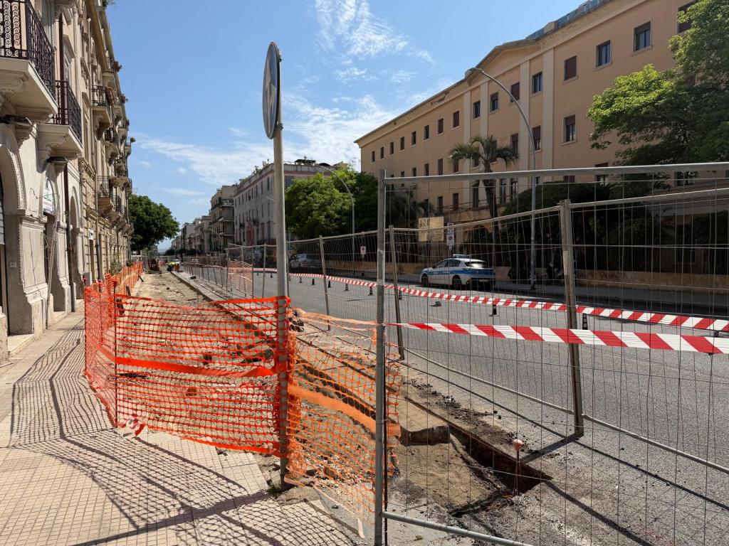 pista ciclabile lavori via cesare battisti