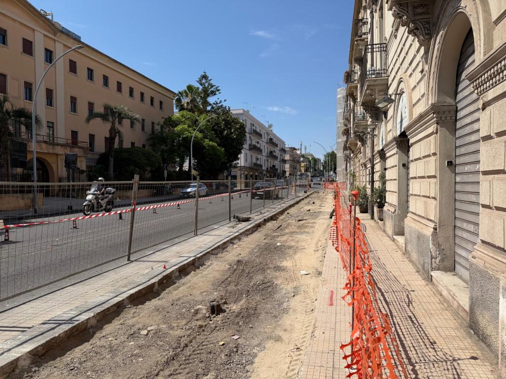 pista ciclabile lavori via cesare battisti