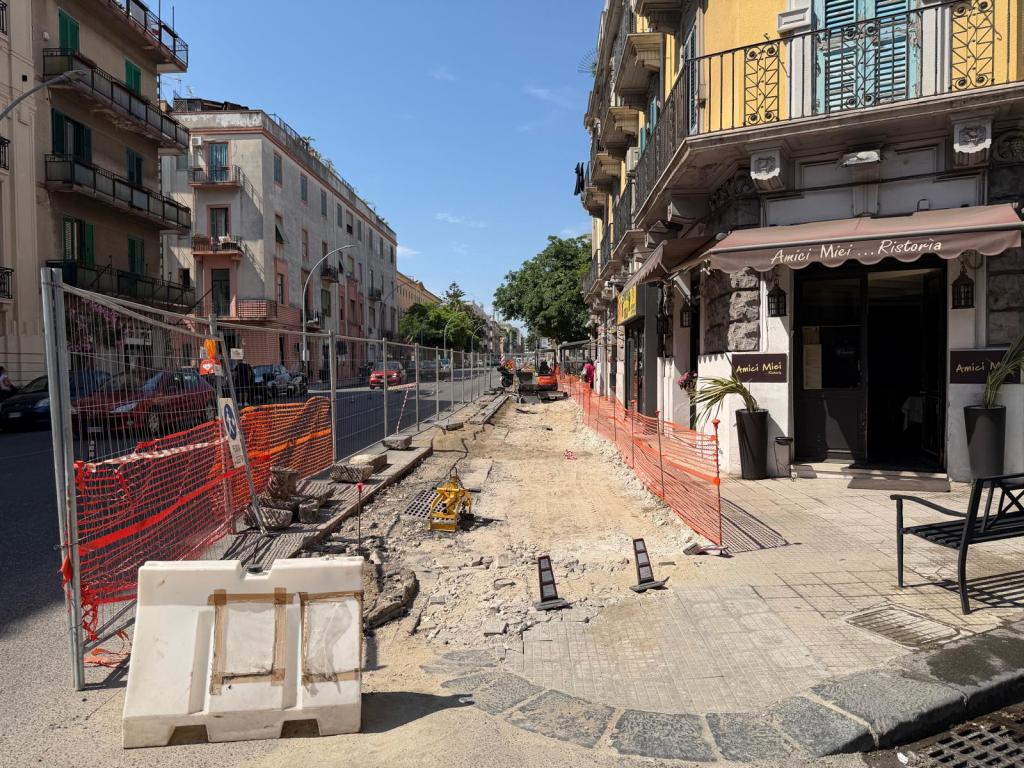 pista ciclabile lavori via cesare battisti