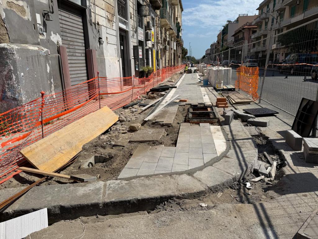 pista ciclabile lavori via cesare battisti