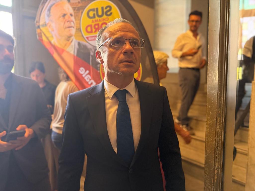 Cateno De Luca al Teatro Politeama di Palermo (11)