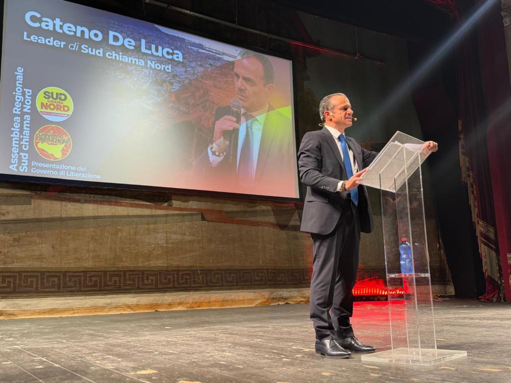 Cateno De Luca al Teatro Politeama di Palermo (6)