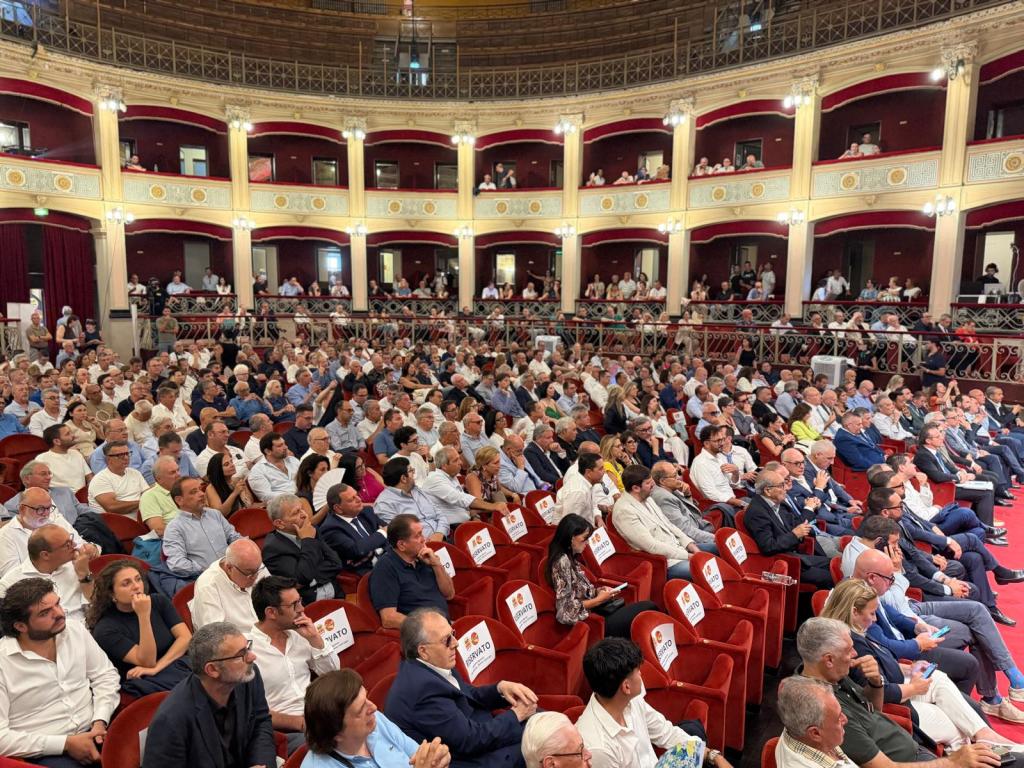 Cateno De Luca al Teatro Politeama di Palermo (7)