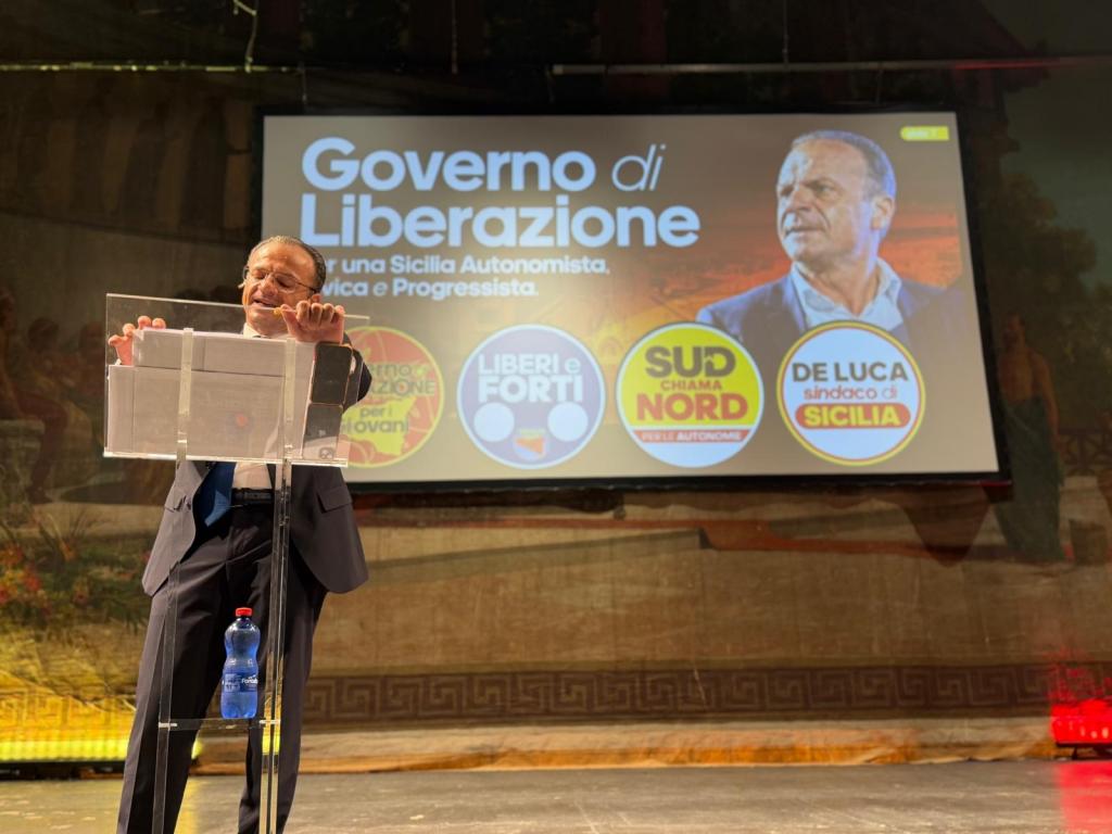 Cateno De Luca al Teatro Politeama di Palermo (9)