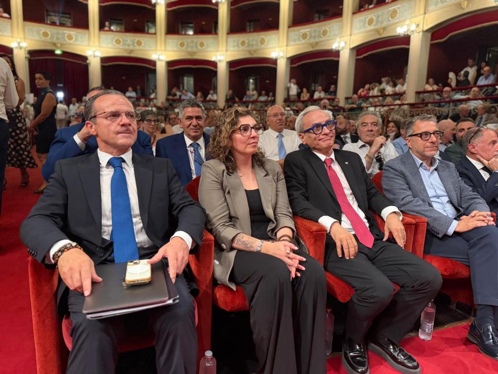 Cateno De Luca al Teatro Politeama di Palermo
