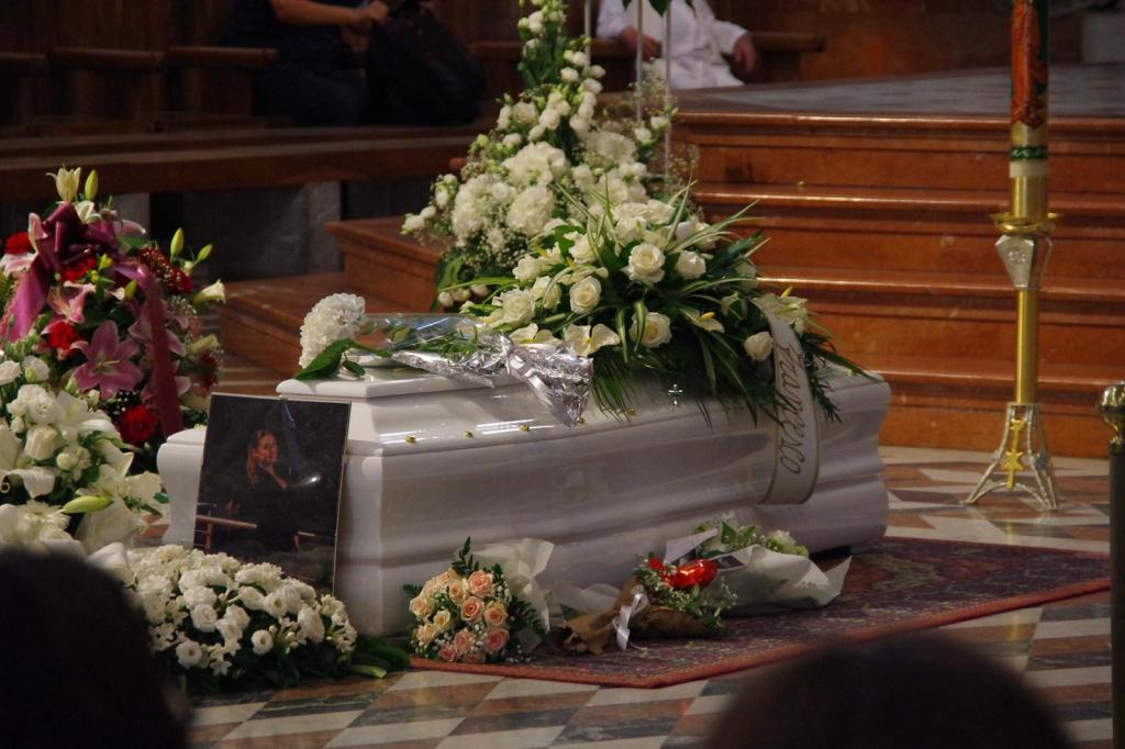 bara bianca funerali giulia