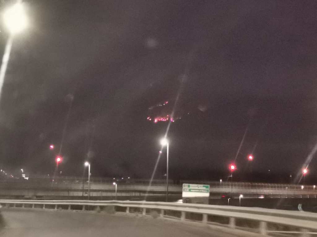 incedio san filippo visto dall’autostrada