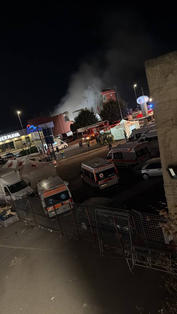 incendio pistunina notte