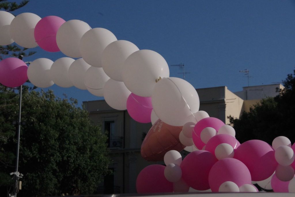 palloncini bianchi e rosa