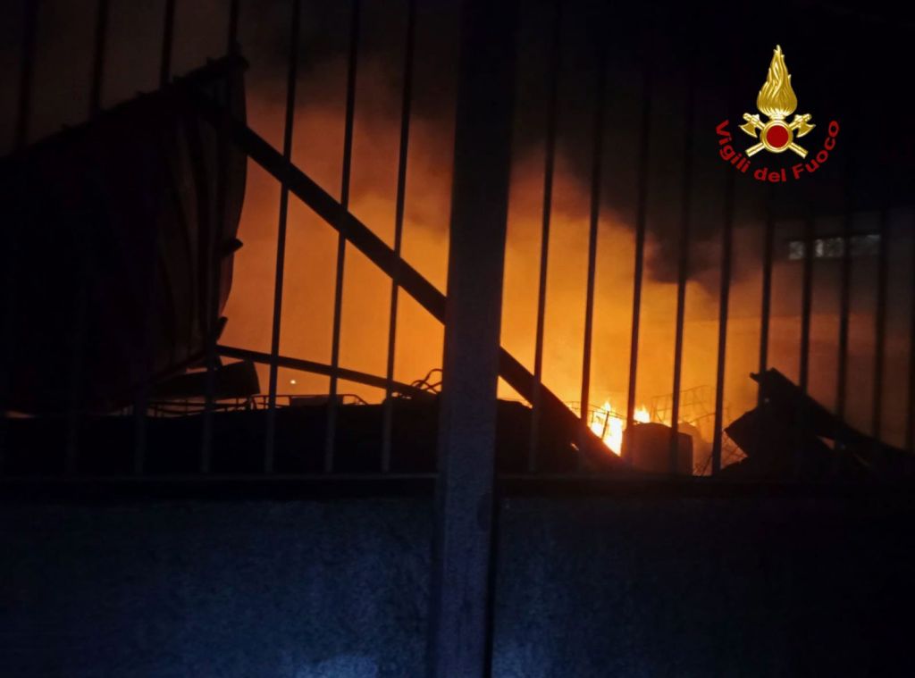 Aci Sant’Antonio incendio.jpg .jpg 3