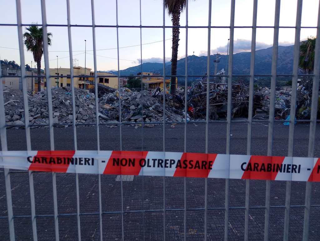 Crollo a Pistunina 12 agosto Area sottoposta a sequestro.jpg