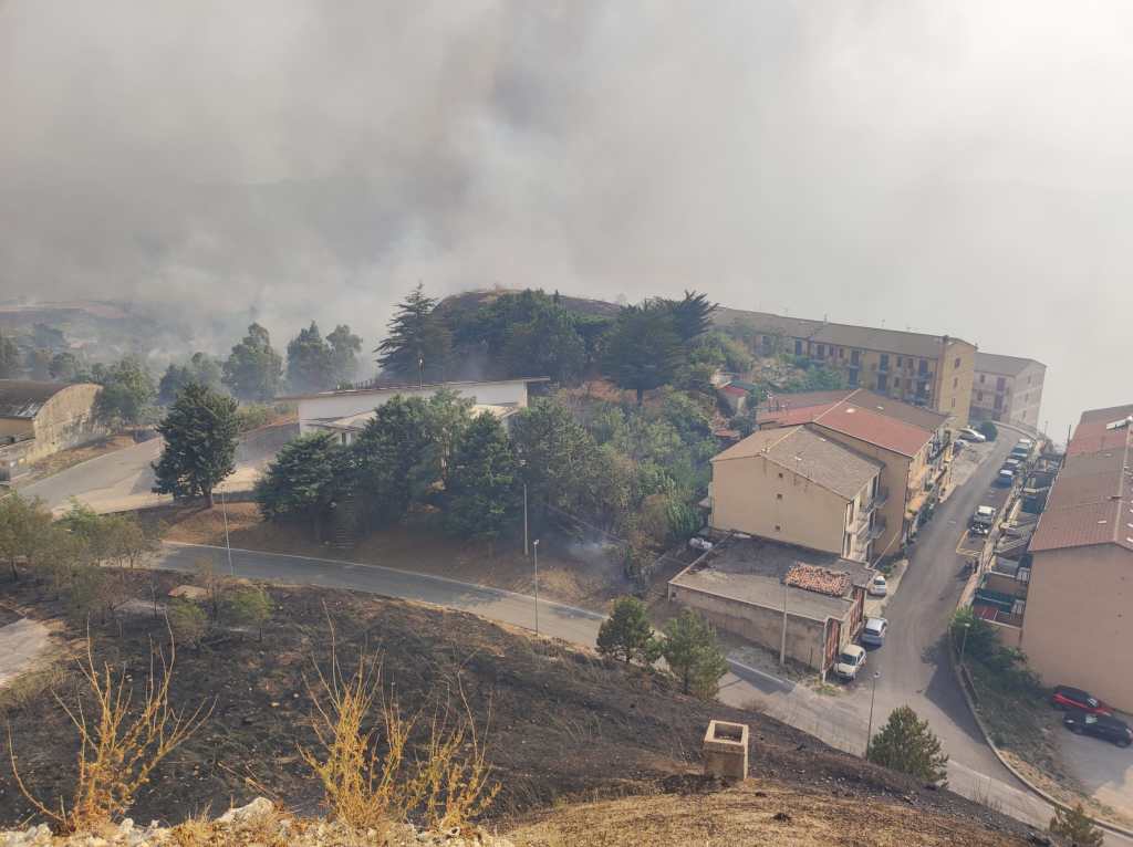 Incendio a Polizzi Generosa 1