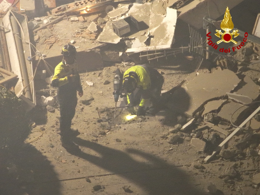 Vigili del fuoco a Pistunina 4