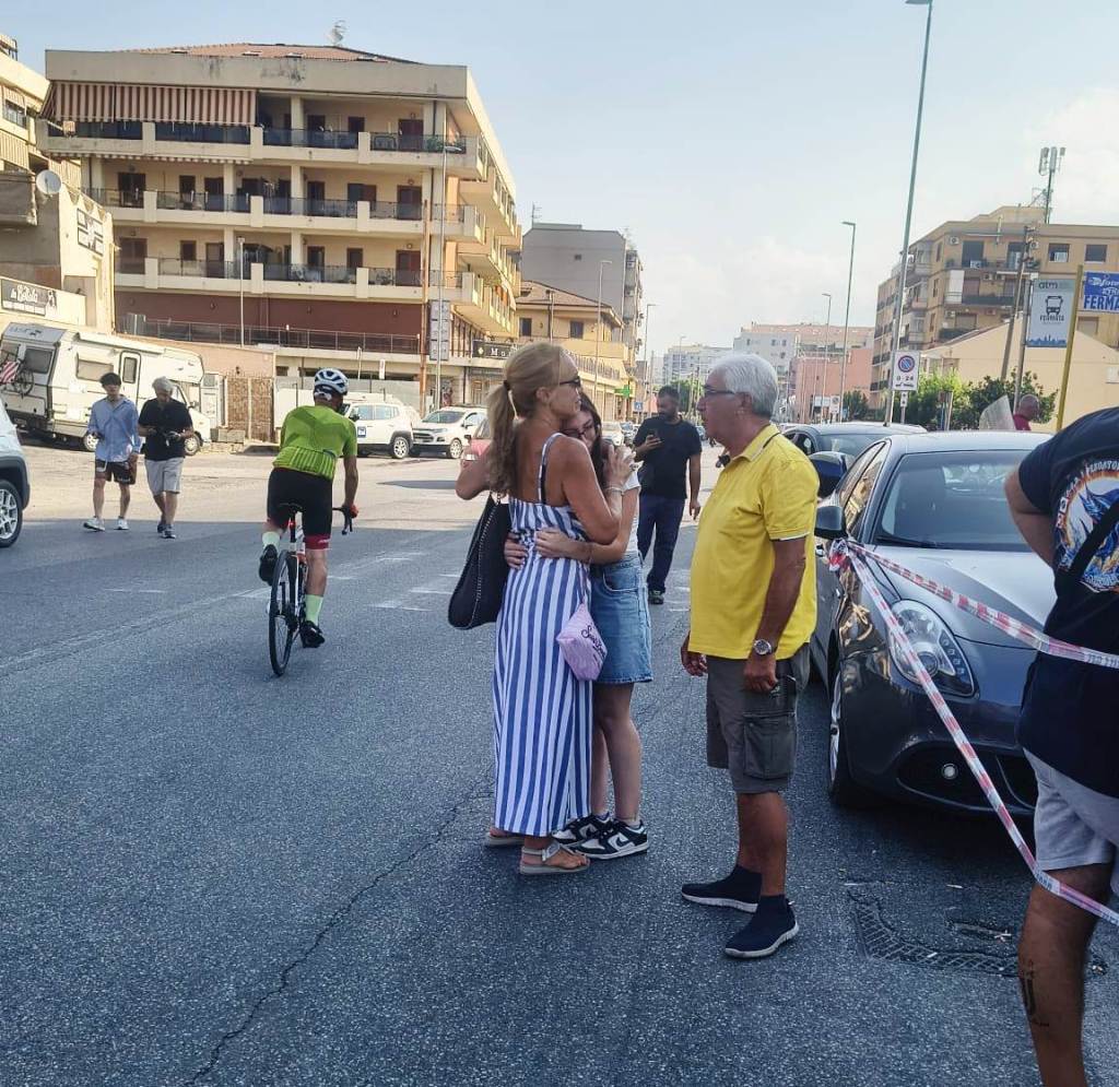 cristina e domiziana abbracciate