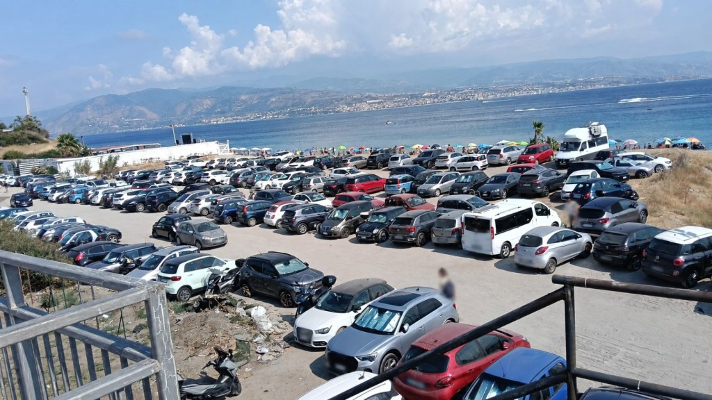 spiaggia fiumara guardia sant’agata parcheggio