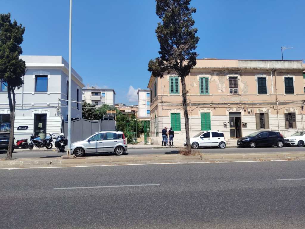 via la farina 194 polizia 1