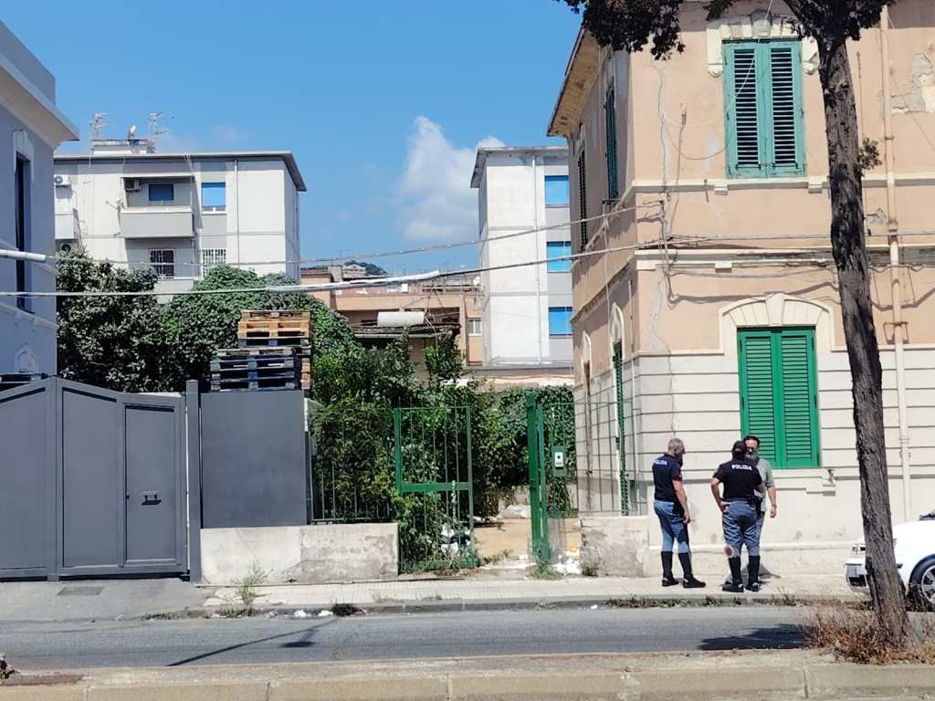 via la farina 194 polizia