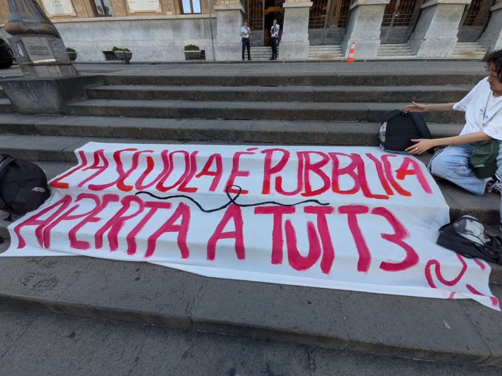 La scuola è pubblica e aperta a tutti